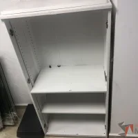 Lote 015 - Gabinete con 3 entrepaños - Imagen 5