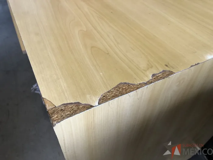 Lote 012 - Mueble De Madera Con 3 Puertas Y Entrepaños - Imagen 8