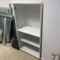 Lote 015 - Gabinete con 3 entrepaños