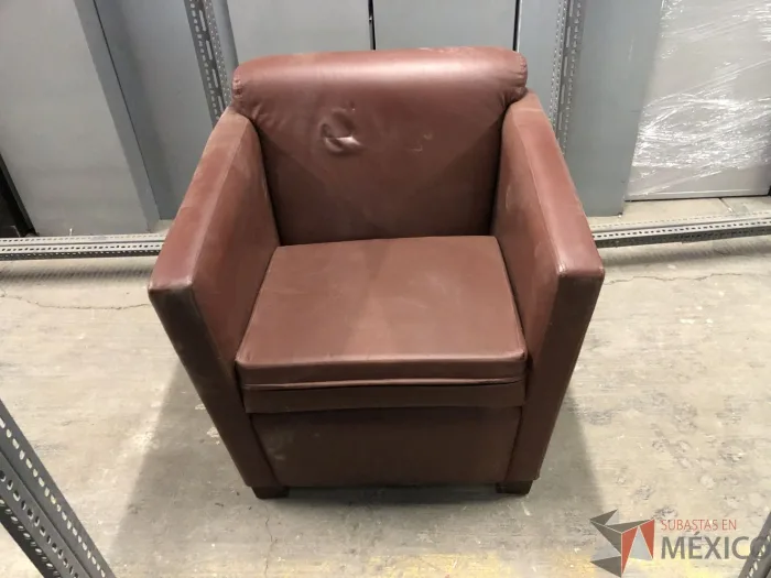 Lote 025 - 106 Sillones de 1 plaza de piel color café - Imagen 2