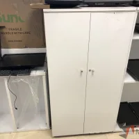 Lote 017 - Gabinete con 2 puertas