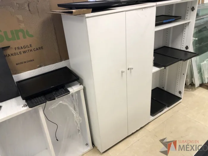 Lote 017 - Gabinete con 2 puertas - Imagen 2