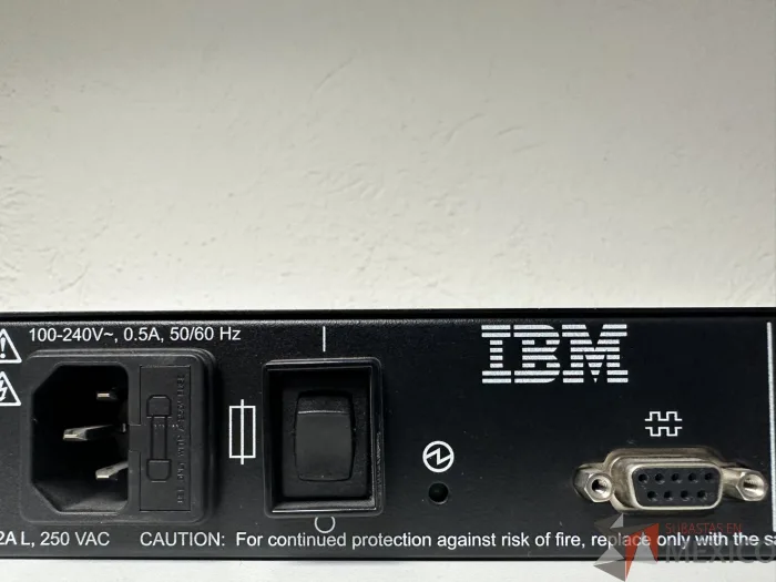 Lote 122 - Switch IBM 1735-HC1 8 Puertos - Imagen 3