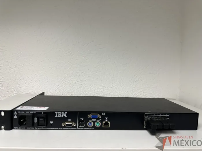 Lote 122 - Switch IBM 1735-HC1 8 Puertos