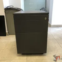 Lote 020 - Archivero metálico vertical de 3 cajones con ruedas