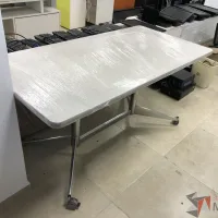 Lote 021 - Mesa de trabajo , estructura metálica y cubierta color blanco - Imagen 3