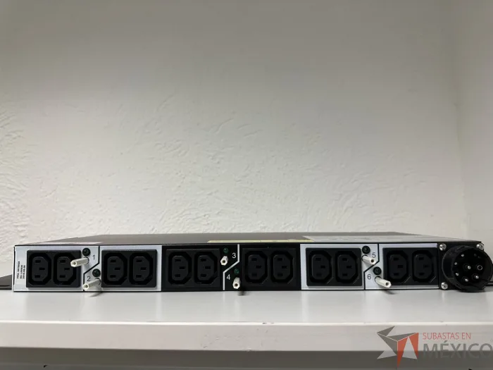 Lote 013 - PDU para rack universal de 12 puertos IBM, Modelo: 9306-RTP
