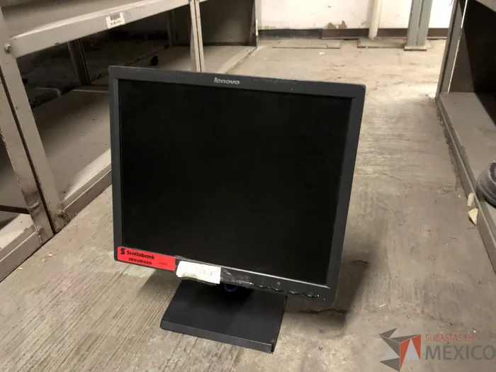 Lote 036 - 208 Monitores con base, sin base, de diferentes marcas y modelos - Imagen 4