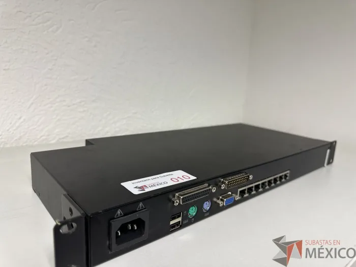 Lote 008 - Conmutador Remoto Servidores APC Analog 2G KVM0108A