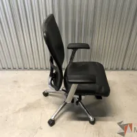 Lote 023 - Silla ejecutiva en piel Marca Haworth Modelo Zody - Imagen 5