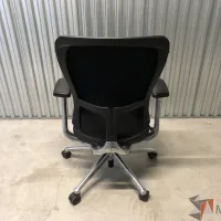 Lote 023 - Silla ejecutiva en piel Marca Haworth Modelo Zody - Imagen 4