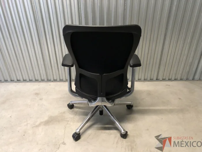 Lote 023 - Silla ejecutiva en piel Marca Haworth Modelo Zody - Imagen 4