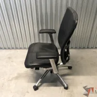 Lote 023 - Silla ejecutiva en piel Marca Haworth Modelo Zody - Imagen 3