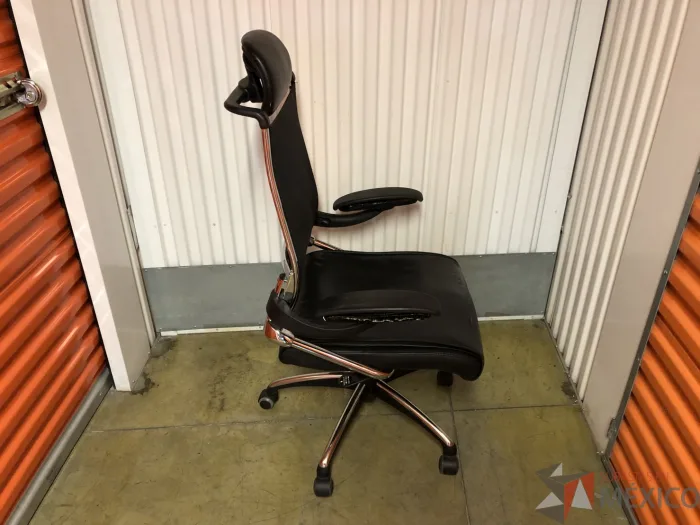 Lote 016 - Silla Ejecutiva con ruedas, descansabrazos, respaldo alto en malla, color negro - Imagen 6