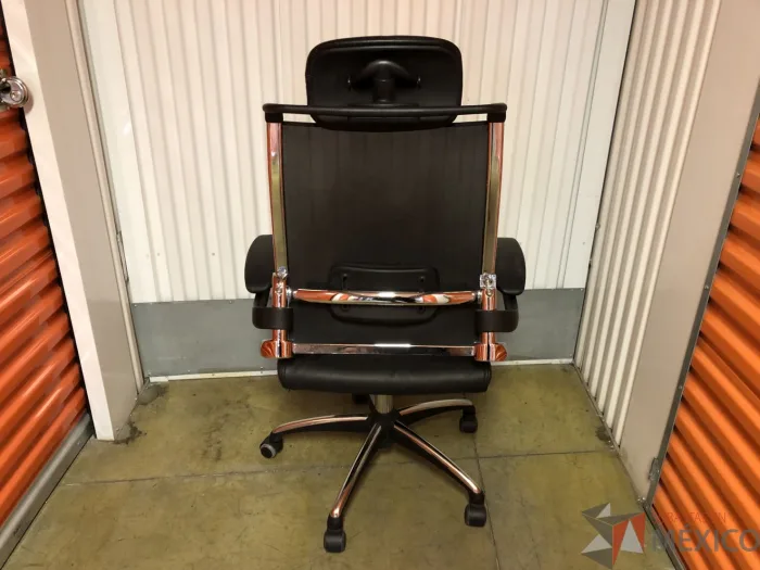 Lote 016 - Silla Ejecutiva con ruedas, descansabrazos, respaldo alto en malla, color negro - Imagen 5
