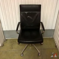 Lote 078 - Silla Ejecutiva con ruedas, descansabrazos, respaldo alto, color negro