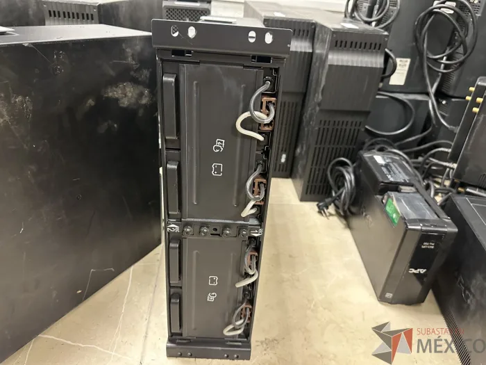 Lote 213 - APC, Smart UPS SRT5000 VA RM - Imagen 4