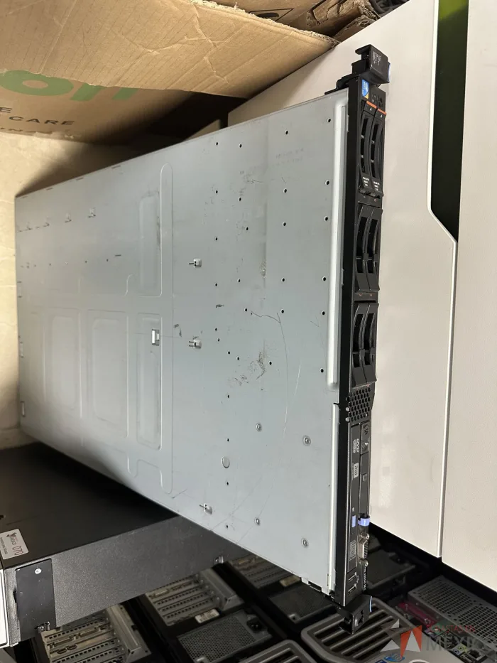 Lote 030 - Servidor IBM AC1 KQ120L7 XEON SYSTEM X3550 M2 - Imagen 4