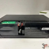 Lote 076 - 7 NoBreak APC BR700G - Imagen 3