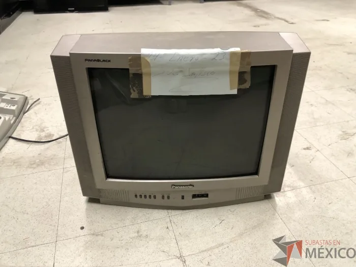 Lote 007 - 18 Pantallas de diferentes modelos y TV Panasonic - Imagen 35