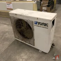 Lote 006 - 2 Mini Split (Trane y York) y 1 condensador York
