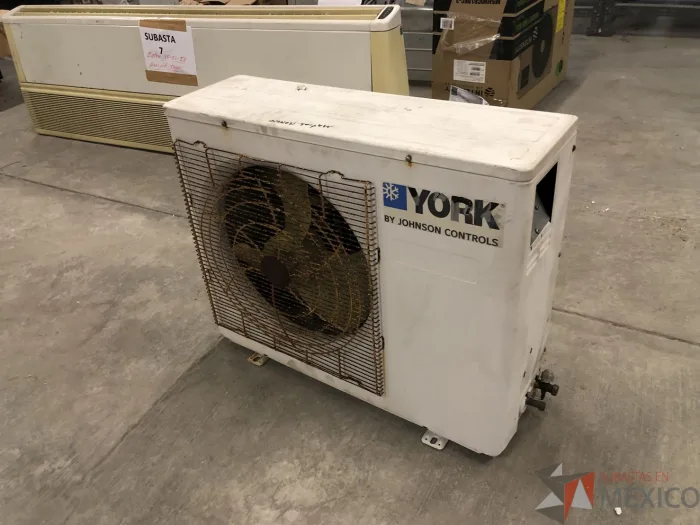 Lote 006 - 2 Mini Split (Trane y York) y 1 condensador York
