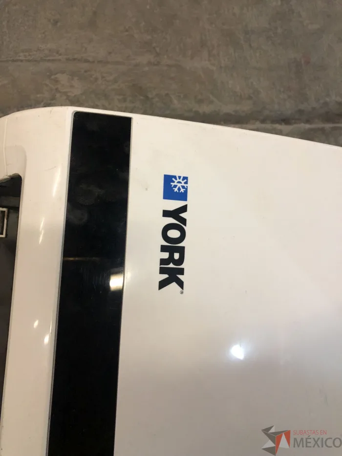 Lote 006 - 2 Mini Split (Trane y York) y 1 condensador York - Imagen 3