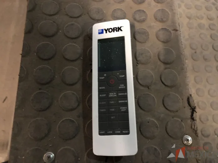 Lote 006 - 2 Mini Split (Trane y York) y 1 condensador York - Imagen 10