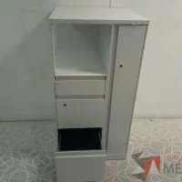 Lote 042 - 2 Gabinetes blancos con 1 espacio, 3 cajones y 1 puerta