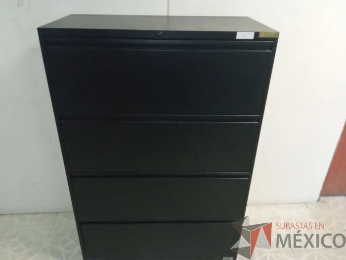 Lote 032 - Archivero horizontal negro con 4 cajones