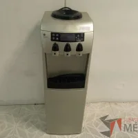 Lote 029 - Dispensador de agua con mini frigobar - Imagen 3