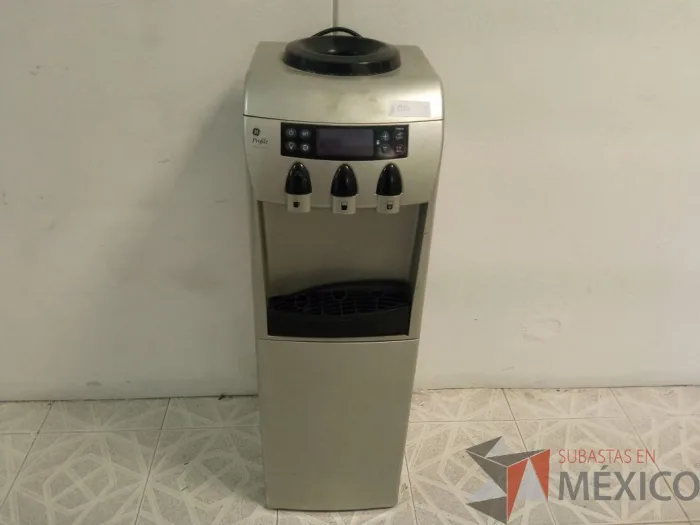 Lote 029 - Dispensador de agua con mini frigobar - Imagen 3