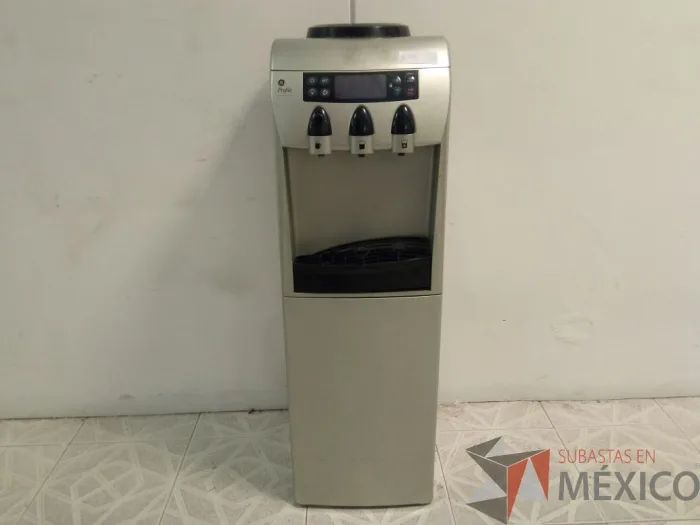 Lote 029 - Dispensador de agua con mini frigobar