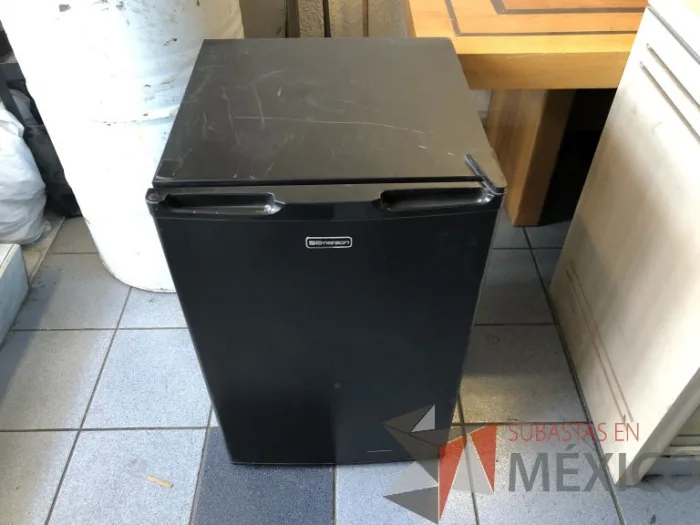 Lote 119 - Frigobar Emerson Modelo CR519BE Suffix A - Imagen 9