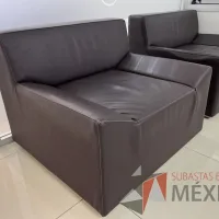 Lote 001 - Sillón de 1 plaza con asiento y respaldo color café - Imagen 4