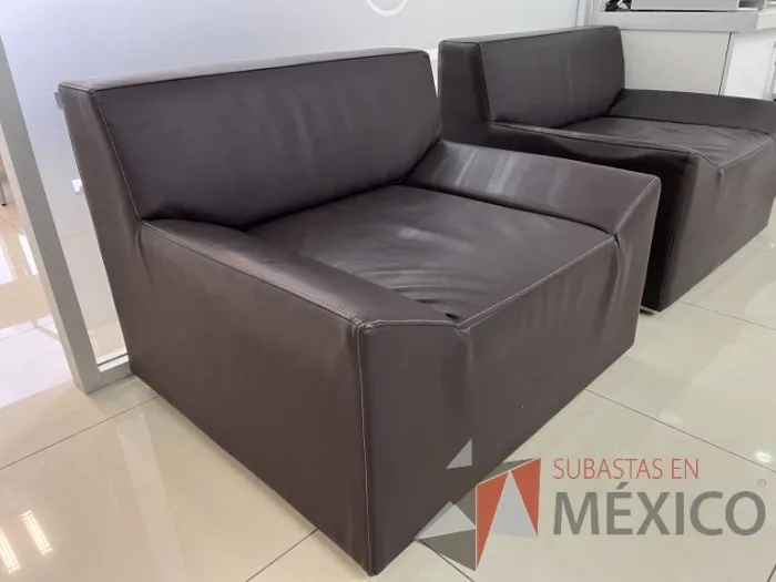Lote 001 - Sillón de 1 plaza con asiento y respaldo color café - Imagen 4