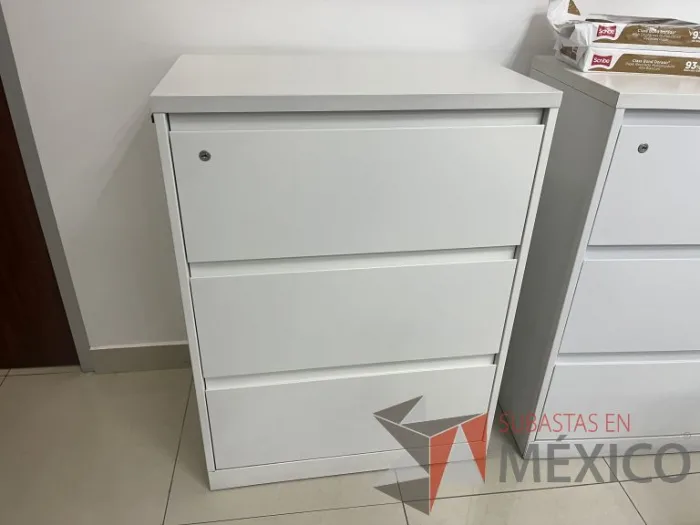 Lote 012 - Archivero horizontal alto de 3 cajones color blanco - Imagen 4