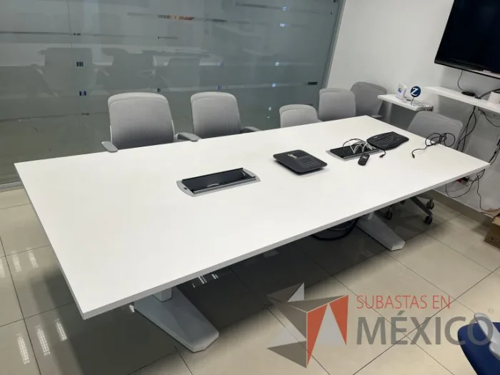 Lote 013 - Mesa de sala de juntas para 10 personas con accesorio para conexiones - Imagen 5