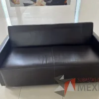 Lote 014 - Sillón de 2 plazas con asiento y respaldo color café