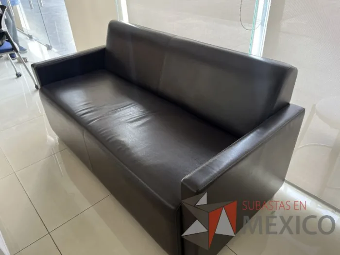 Lote 014 - Sillón de 2 plazas con asiento y respaldo color café - Imagen 3