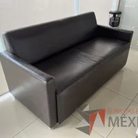 Lote 014 - Sillón de 2 plazas con asiento y respaldo color café - Imagen 4