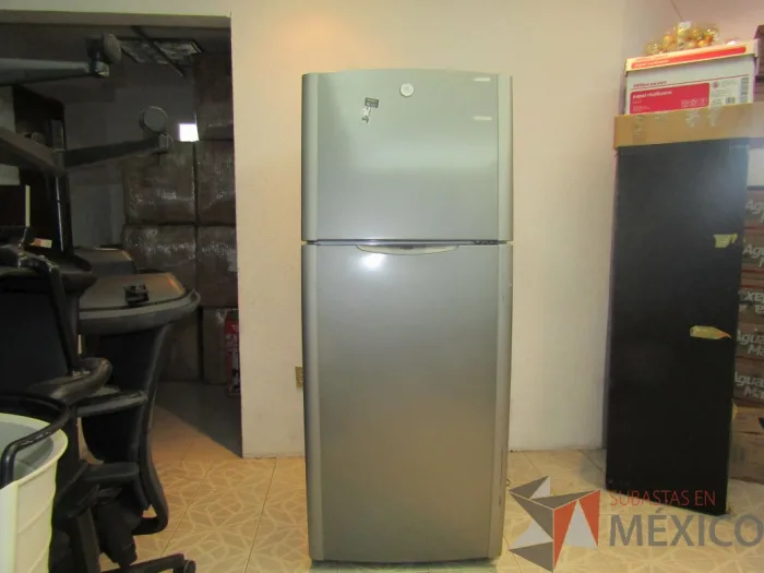 Lote 001 - Refrigerador GE