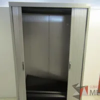 Lote 011 - 2 Gabinete con puertas corredizas, con 4 repisas - Imagen 2