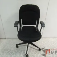Lote 045 - 2 Sillas ejecutivas color negro - Imagen 4