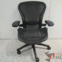 Lote 013 - Silla Herman Miller Aeron
