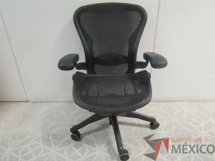 Lote 013 - Silla Herman Miller Aeron - Imagen 7