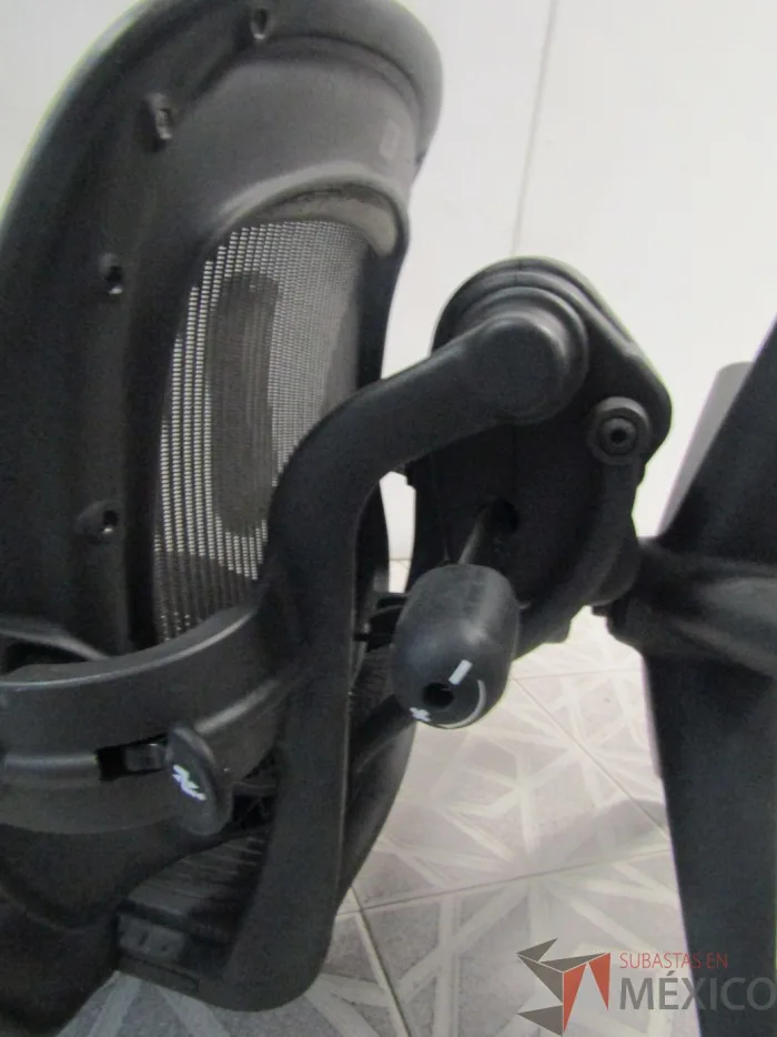 Lote 013 - Silla Herman Miller Aeron - Imagen 2
