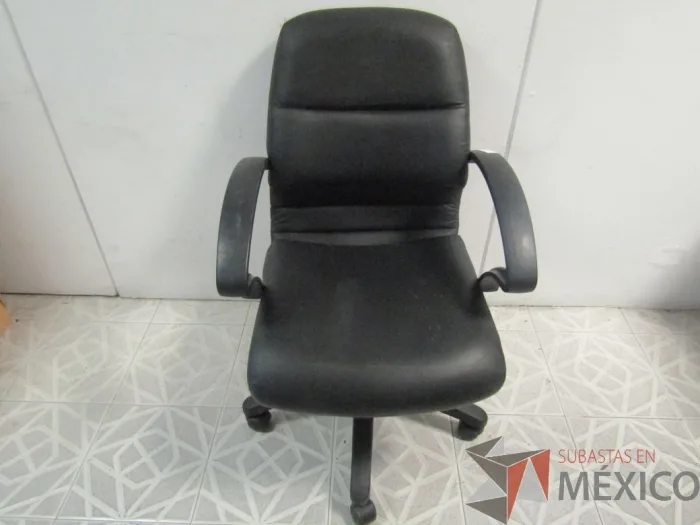Lote 023 - 6 Sillas ejecutivas color negro - Imagen 6
