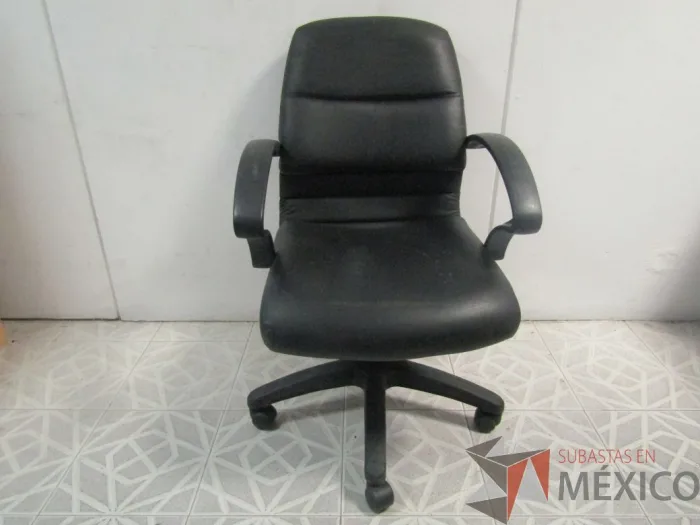 Lote 023 - 6 Sillas ejecutivas color negro - Imagen 5