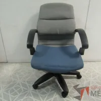 Lote 040 - 3 Sillas ejecutivas, color gris y azul